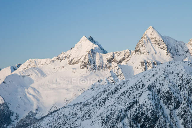 Selkirk mountains with snow capped tops — Stock Photo