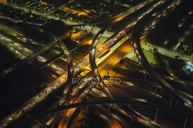 Vista de alto ângulo da cidade e rodovias, Los Angeles, Califórnia, EUA — Fotografia de Stock