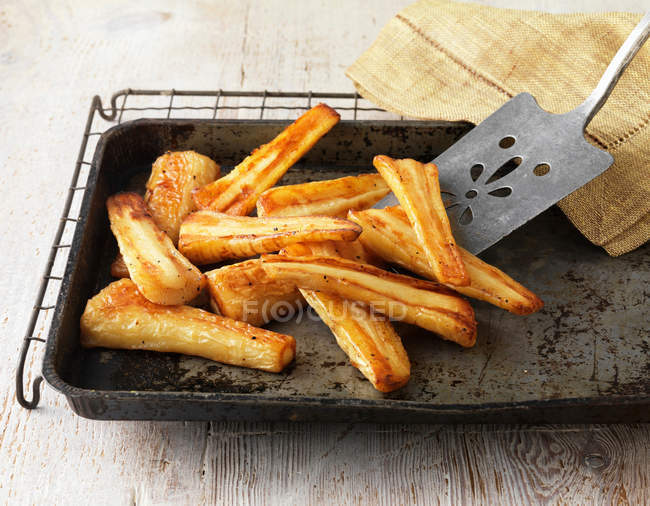 Roasted parsnips on tray — Stock Photo
