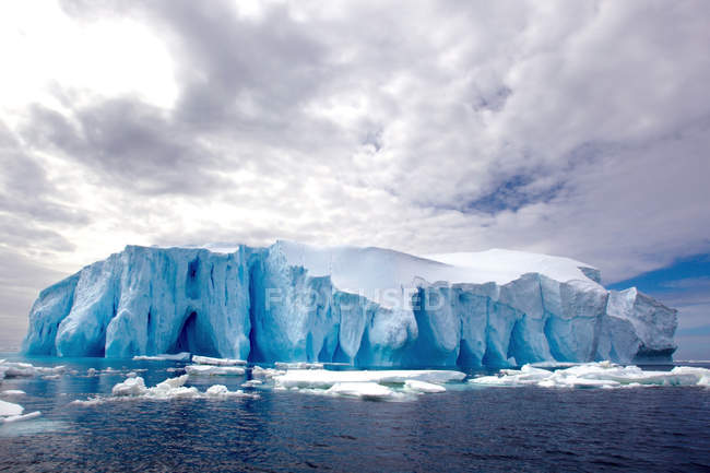Floe di ghiaccio nell'Oceano meridionale — Foto stock