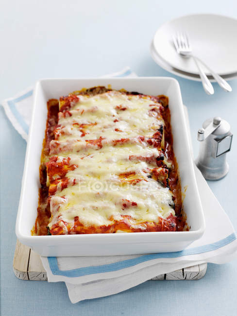 Baked cannelloni with cheese — Stock Photo