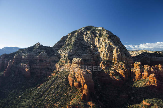 Sonnenbeleuchtete Felsen in sedona, arizona, usa — Stockfoto