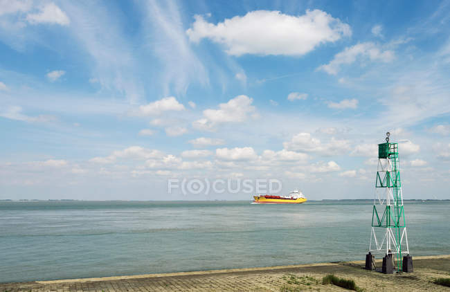 Container ship sailing into harbor — Stock Photo