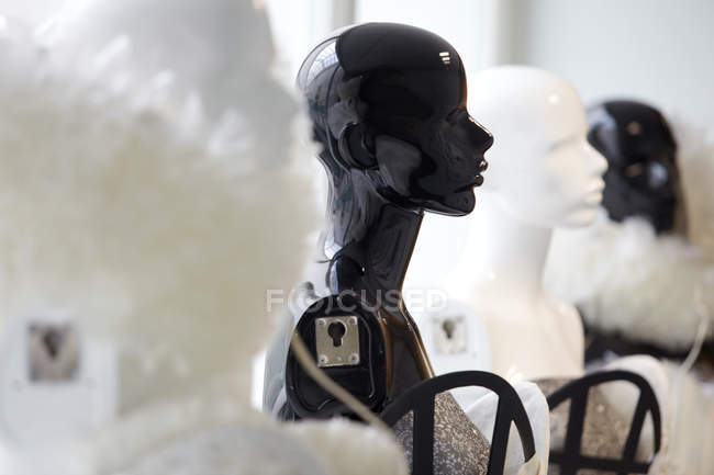 Row of black and white mannequins in workshop — Stock Photo