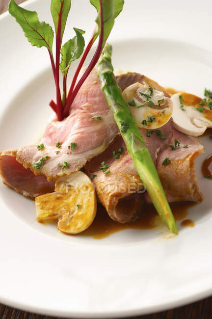 Ham with mushrooms and vegetables — Stock Photo