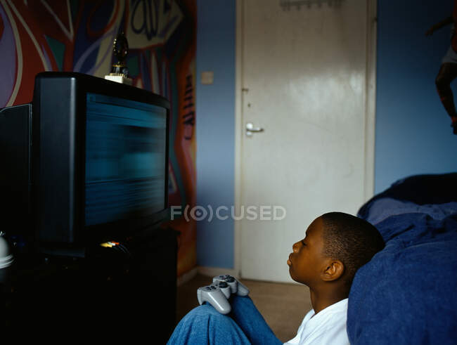 Boy playing a video game — Stock Photo