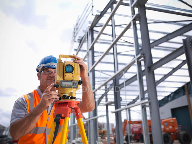 Construction worker surveying site — Stock Photo
