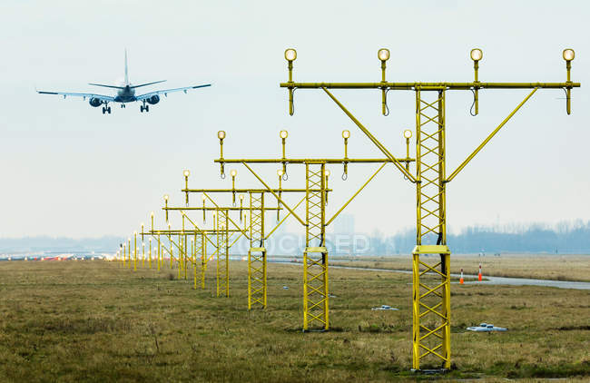 Aeroplane flying in air at Amsterdam airport Shiphol — Stock Photo