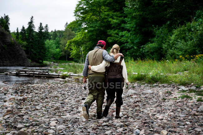 Coppia di pescatori a Margaree River, Isola del Capo Bretone, Nuova Scozia — Foto stock