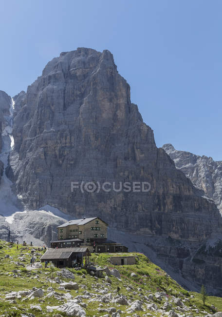 Veduta panoramica del rifugio Brentei, Dolomiti di Brenta — Foto stock