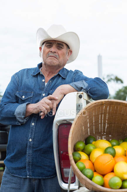 Farmer with produce in truck — Stock Photo
