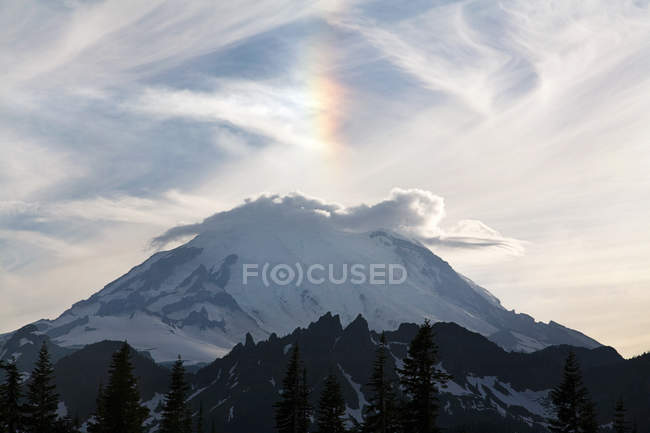 Mount Rainier покриті снігом — стокове фото