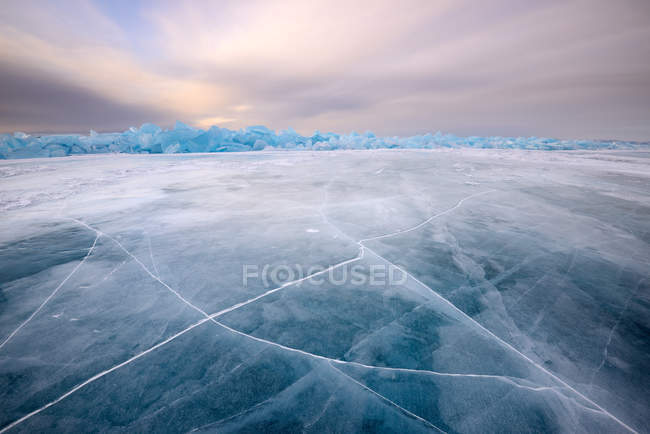 Cracked patterned ice, Baikal Lake, Olkhon Island, Siberia, Russia — Stock Photo