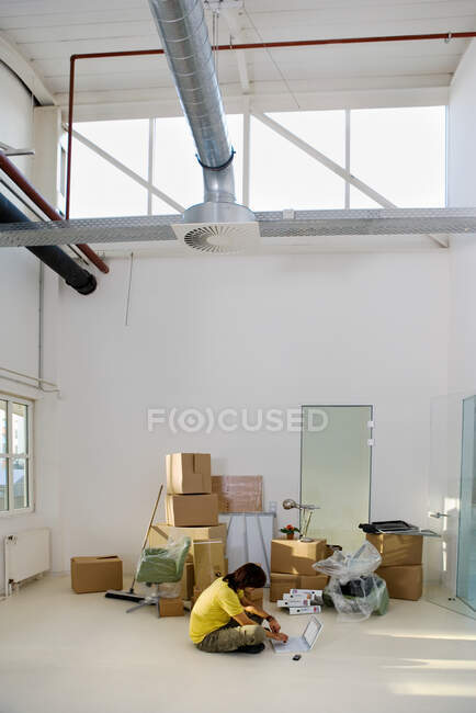 Man working in new office — Stock Photo