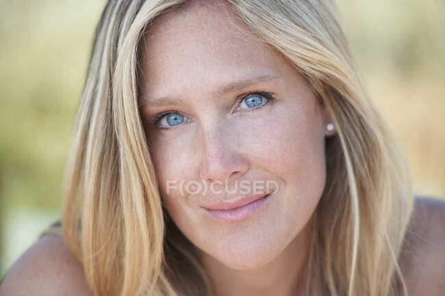 Portrait of mature woman with blonde hair and blue eyes — Stock Photo