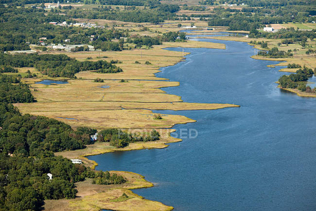 Пейзаж с водой, округ Ньюпорт, Род-Айленд, США — стоковое фото