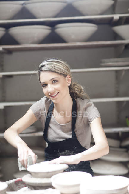 Potter working on plate at crockery factory — Stock Photo