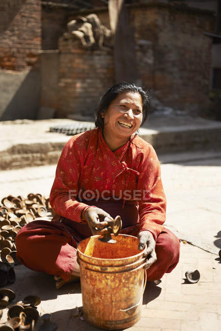 Retrato de comerciante callejera, Thamel, Katmandú, Nepal - foto de stock