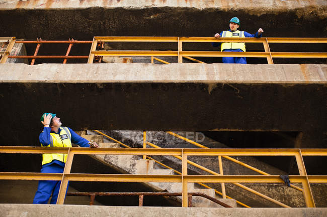 Workers shouting from different floors — Stock Photo