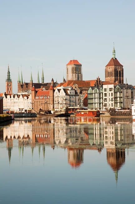Vue lointaine de la ville de Gdansk de jour, Pologne — Photo de stock