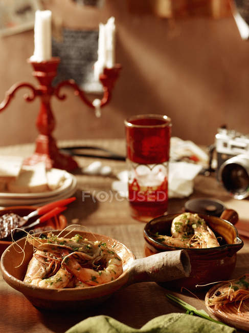 Table with bowls of fresh roasted prawns — Stock Photo