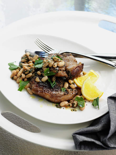 Meat with beans and lemon — Stock Photo