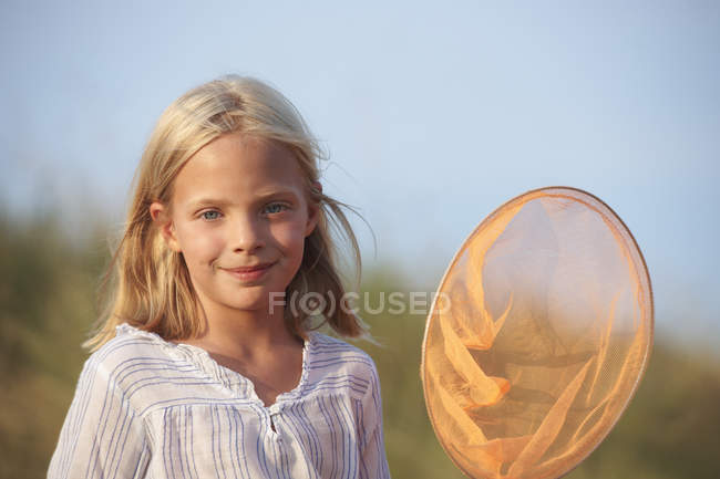 Portrait de fille avec filet de pêche — Photo de stock