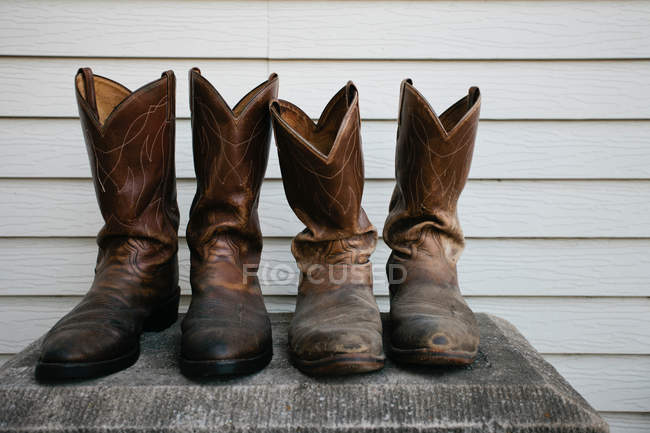 Worn cowboy boots — Stock Photo