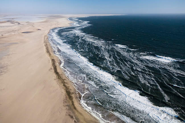 Vista de la costa del desierto - foto de stock