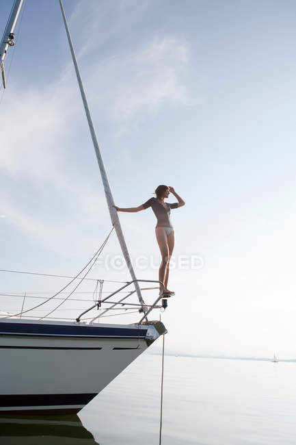 Girl standing on front of boat — Stock Photo