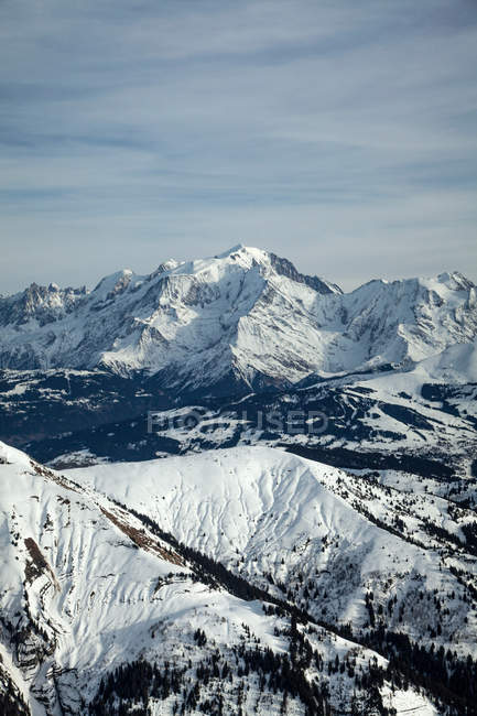 Blick auf verschneite Berge — Stockfoto