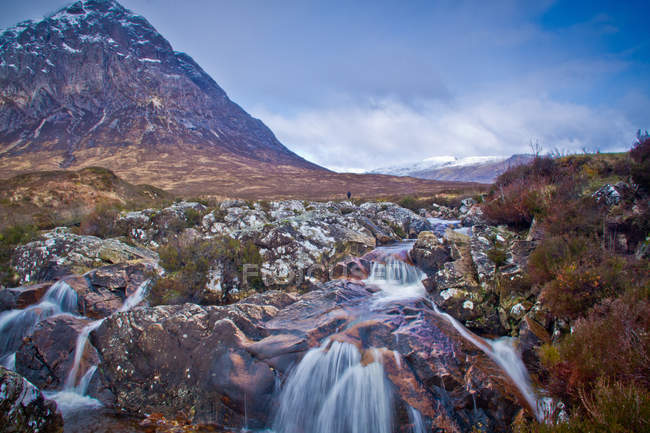 Buachaille etive mor und river coupall in Schottland — Stockfoto