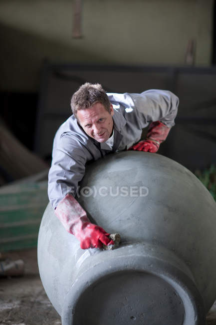 Man Sculpting and shaping pottery — Stock Photo