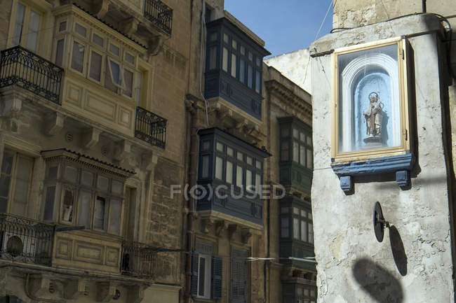 Ícone religioso na esquina da rua, Valletta, Malta — Fotografia de Stock