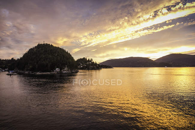 Howe Sound Bay, viewed from ferry, Squamish, British Columbia, Canada — Stock Photo