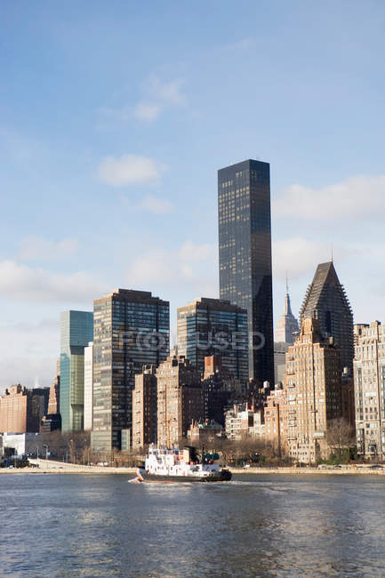 New York City skyline and water — Stock Photo