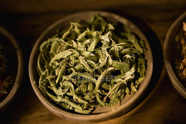Close up of Dried leaves in bowl — Stock Photo