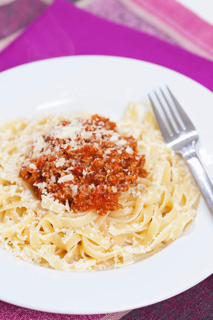 Spaghetti bolognese with parmesan — Stock Photo
