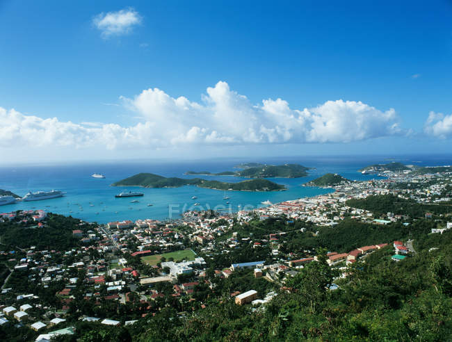 Vista aérea da ilha de st thomas à luz do sol — Fotografia de Stock