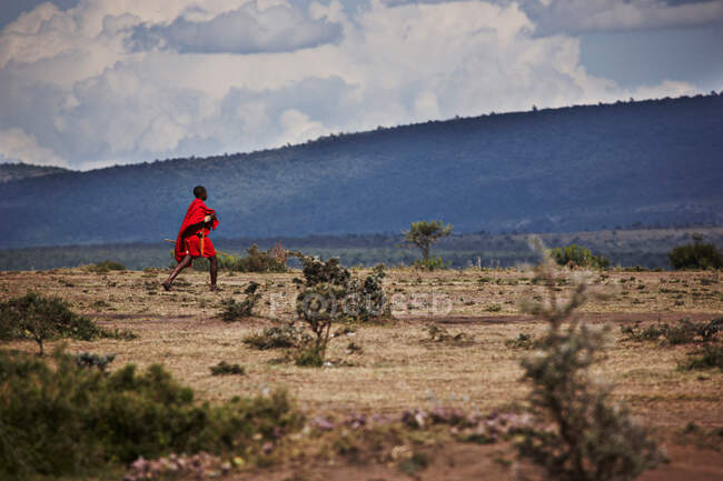 Man walking across dry terrain — Stock Photo