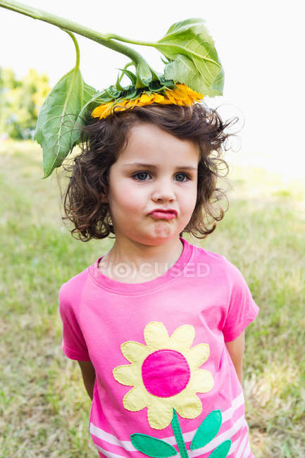 Girl wearing wildflower on her head — Stock Photo