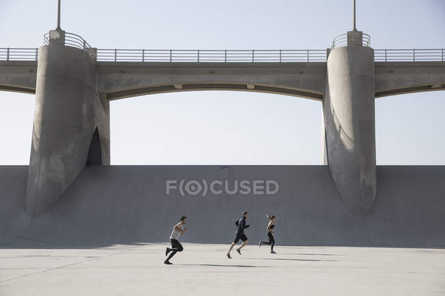 Atleti che fanno jogging, Van Nuys, California, USA — Foto stock