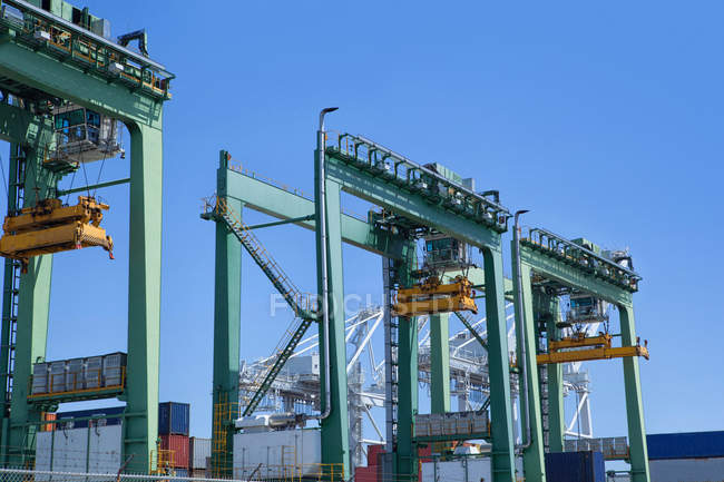 Overhead crane at the Port of Los Angeles — Stock Photo