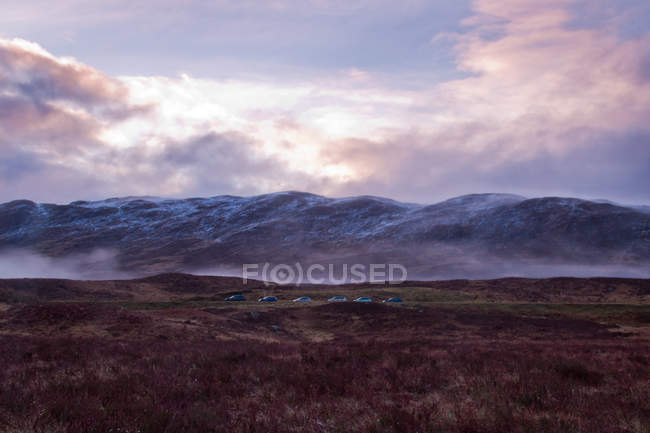 Loch Tulla ao amanhecer perto de Glen Coe, na Escócia — Fotografia de Stock