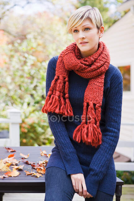 Young woman outdoors in autumn — Stock Photo
