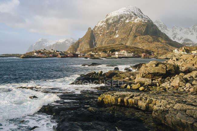 Côte, Reine, Norvège en hiver — Photo de stock