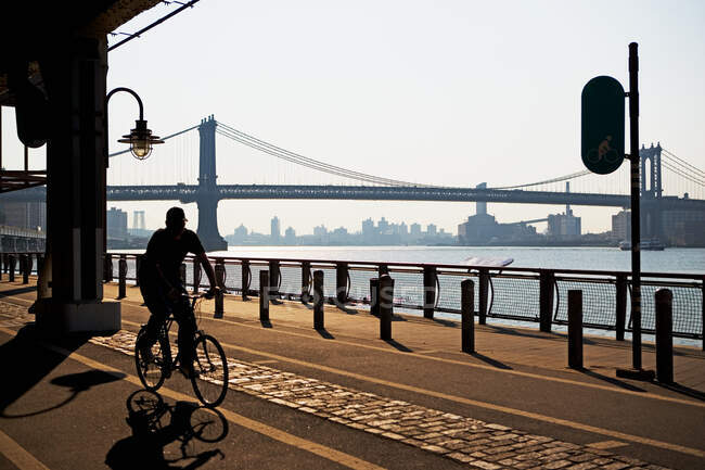 Велогонщик в Нью-Йорке — стоковое фото