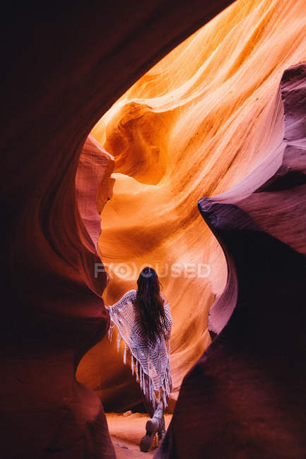 Woman looking up at sunlight in cave, Antelope Canyon, Page, Arizona, USA — Stock Photo