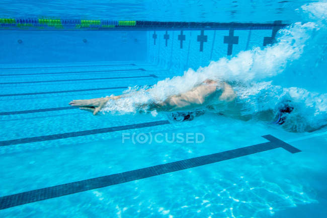 Olympic sportsman training in the pool — Stock Photo