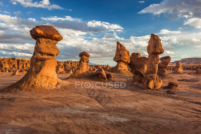 Formações rochosas no deserto seco — Fotografia de Stock